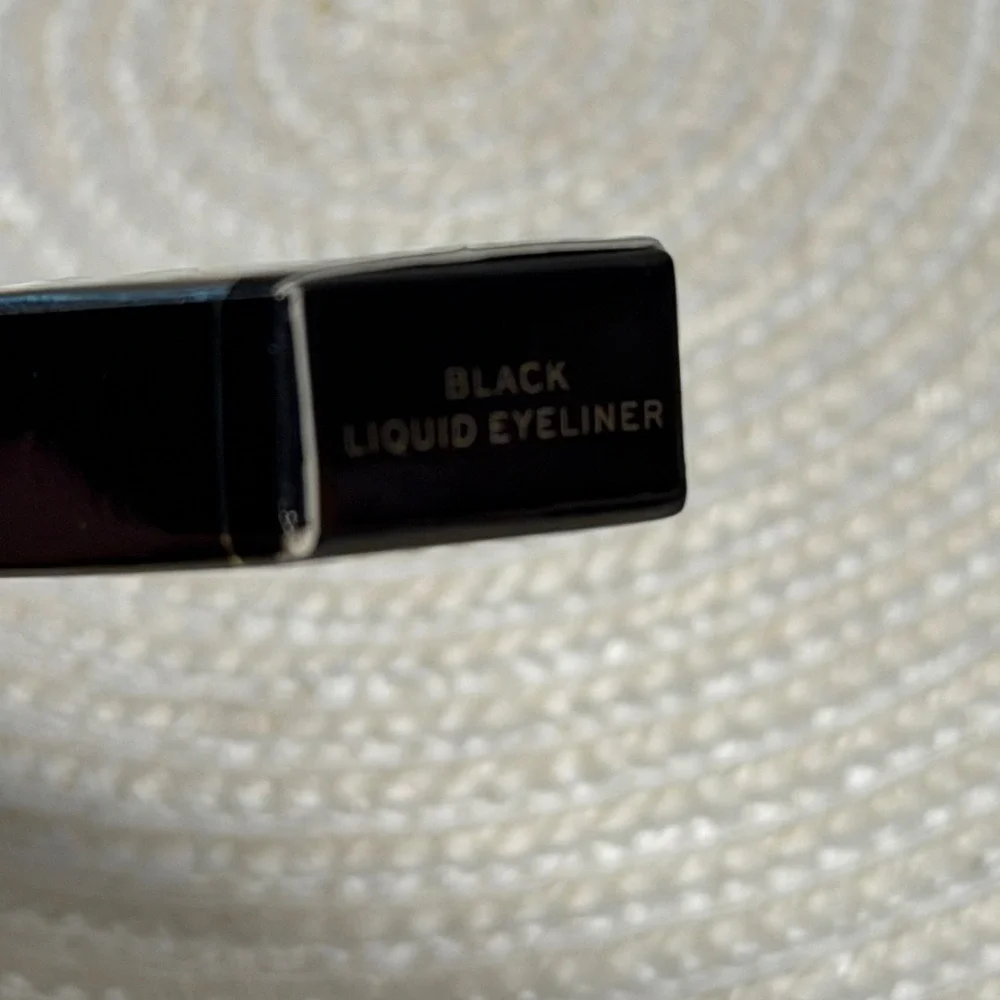 Revolution Beauty Double Flick‎ Liquid Eyeliner Duo Thick Thin Tips Black Vegan